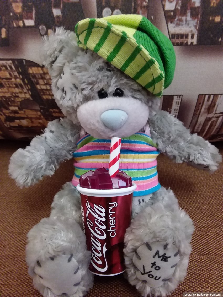 Продолжаю играть с мишками: Гри читает мои детские книжки и отдыхает у бассейна (фото 2)