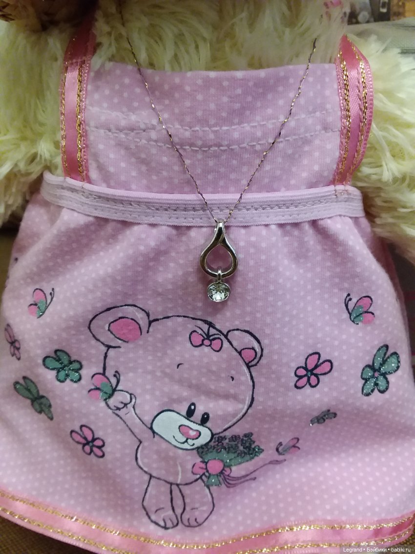 Пембе в новом розовом сарафане... и на обложках модных журналов (фото 2)