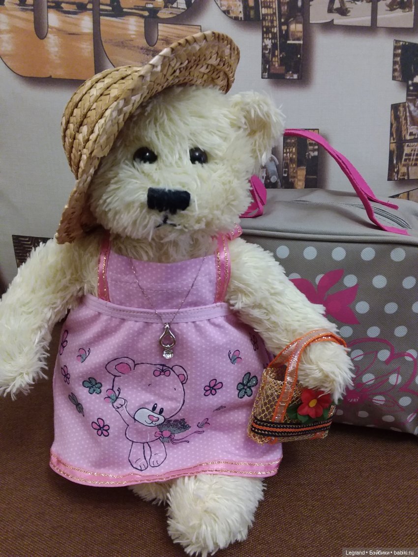 Пембе в новом розовом сарафане... и на обложках модных журналов (фото 6)