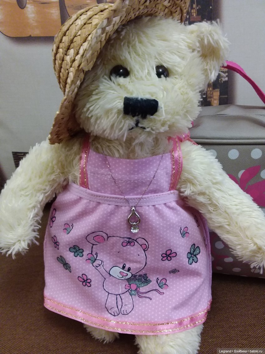 Пембе в новом розовом сарафане... и на обложках модных журналов (фото 4)