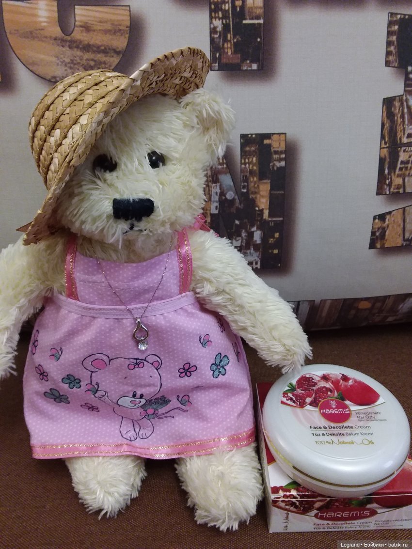 Пембе в новом розовом сарафане... и на обложках модных журналов