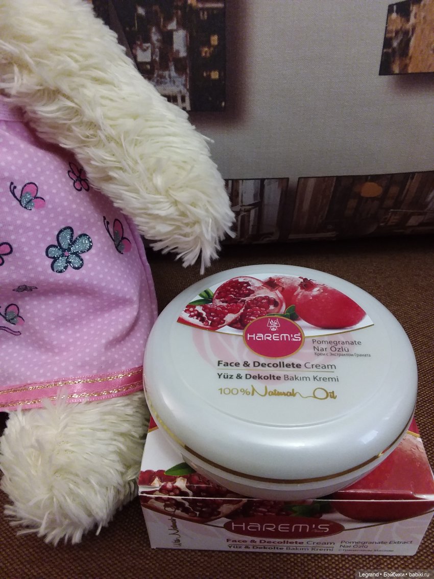 Пембе в новом розовом сарафане... и на обложках модных журналов