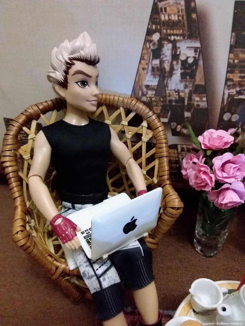 Они сами пишут свои истории: Аполлинер, Аженор и Трифин