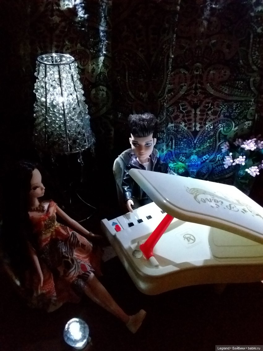 Ноты для Лестата: жизнь в формате 1:6