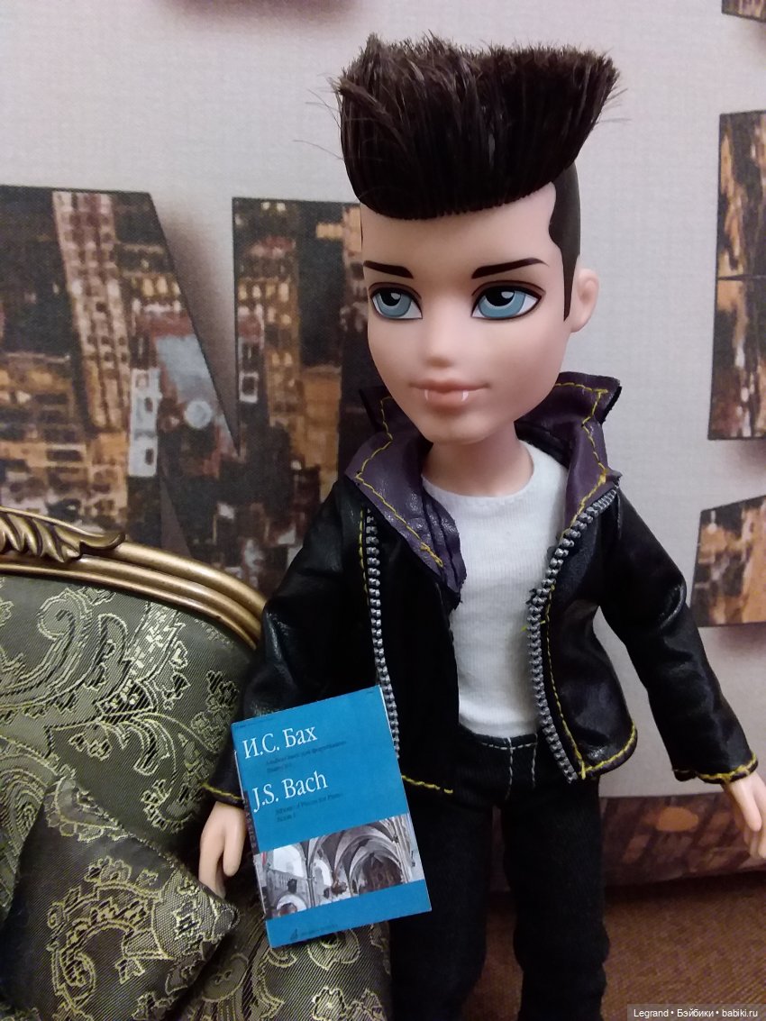 Ноты для Лестата: жизнь в формате 1:6