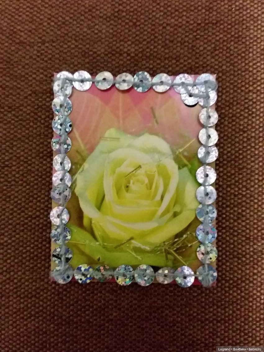 Пайетки в интерьере. Рамочки из пайеток для куклокомнат (фото 6)