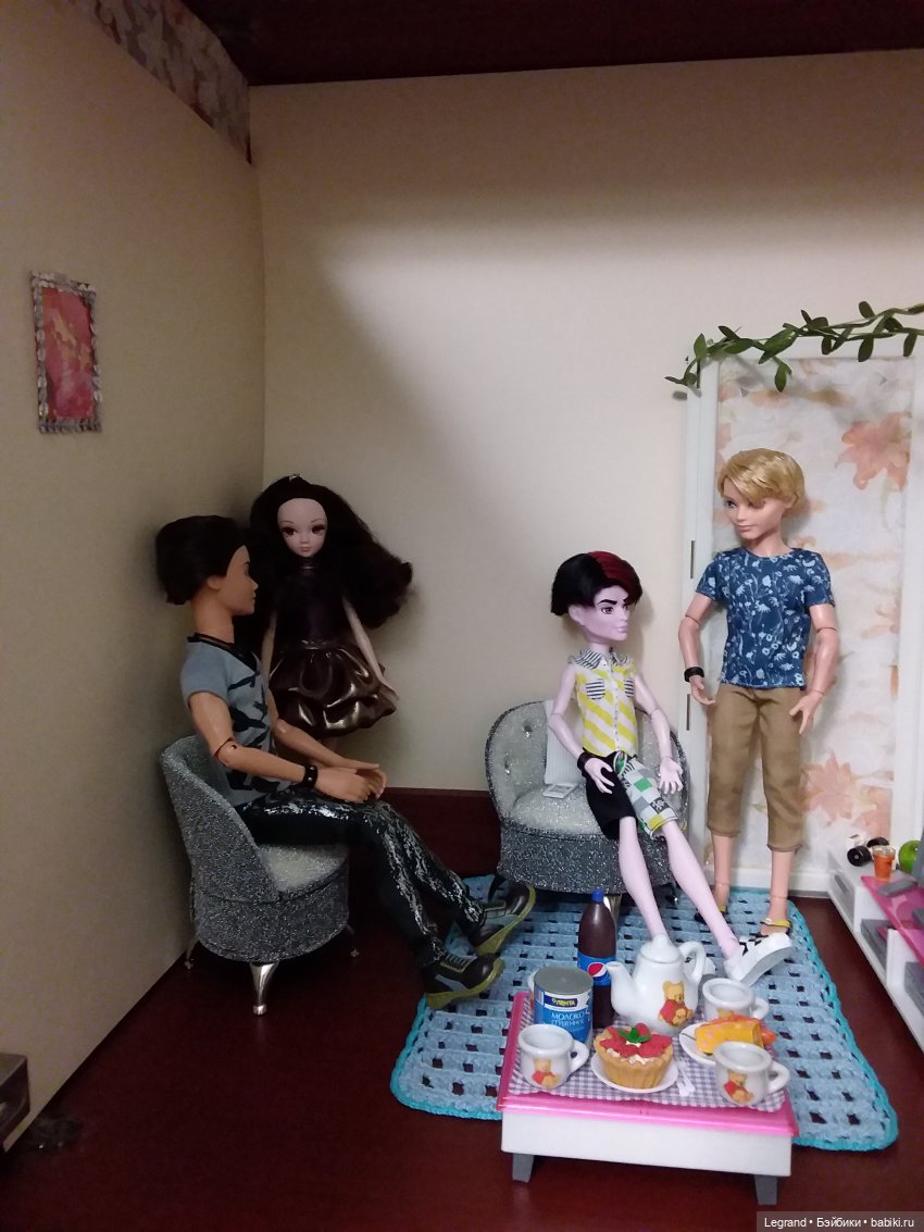 Пайетки в интерьере. Рамочки из пайеток для куклокомнат