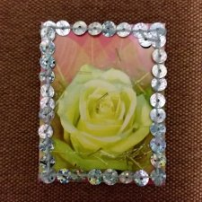 Пайетки в интерьере. Рамочки из пайеток для куклокомнат