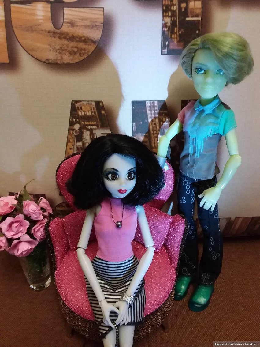 Девочки от WowWee (линейка Once Upon A Zombie) (фото 10)