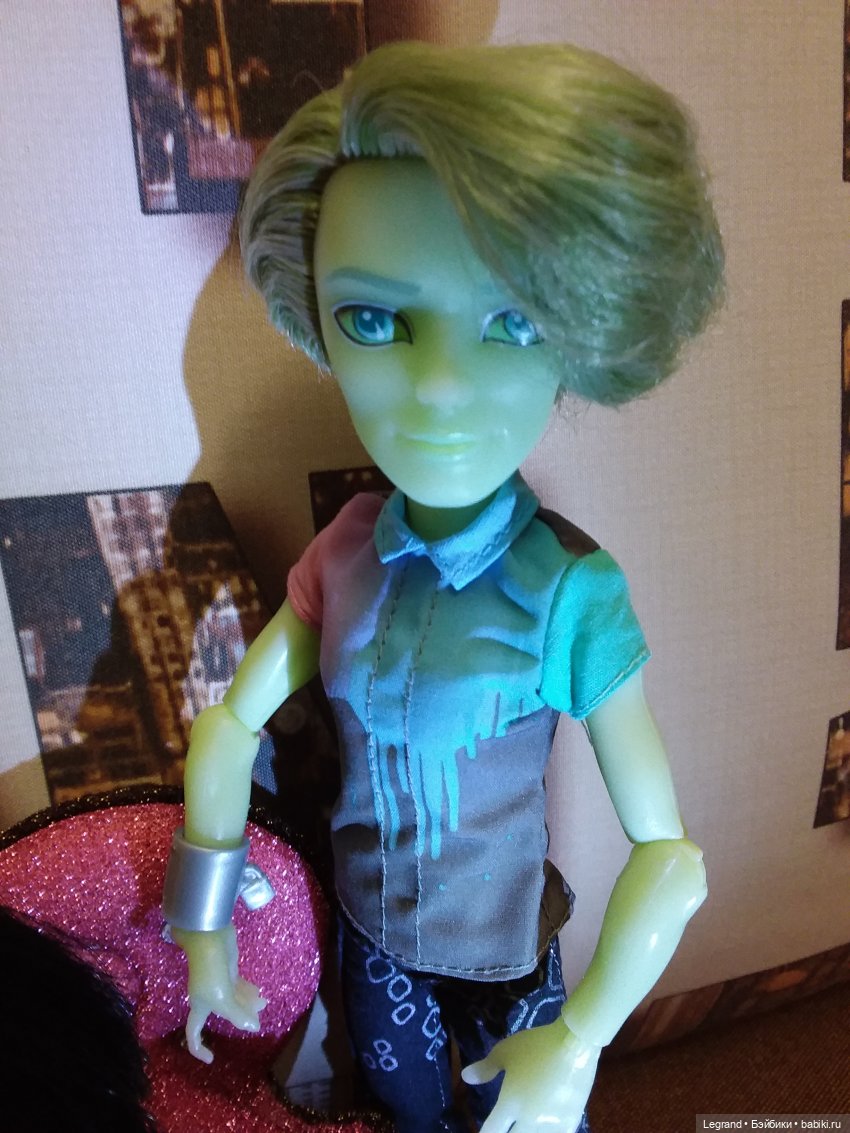 Девочки от WowWee (линейка Once Upon A Zombie)