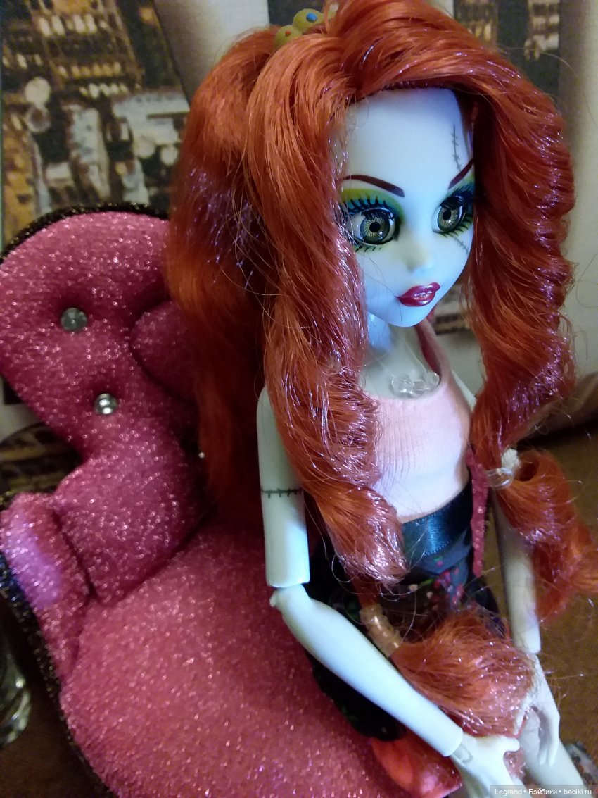 Девочки от WowWee (линейка Once Upon A Zombie)