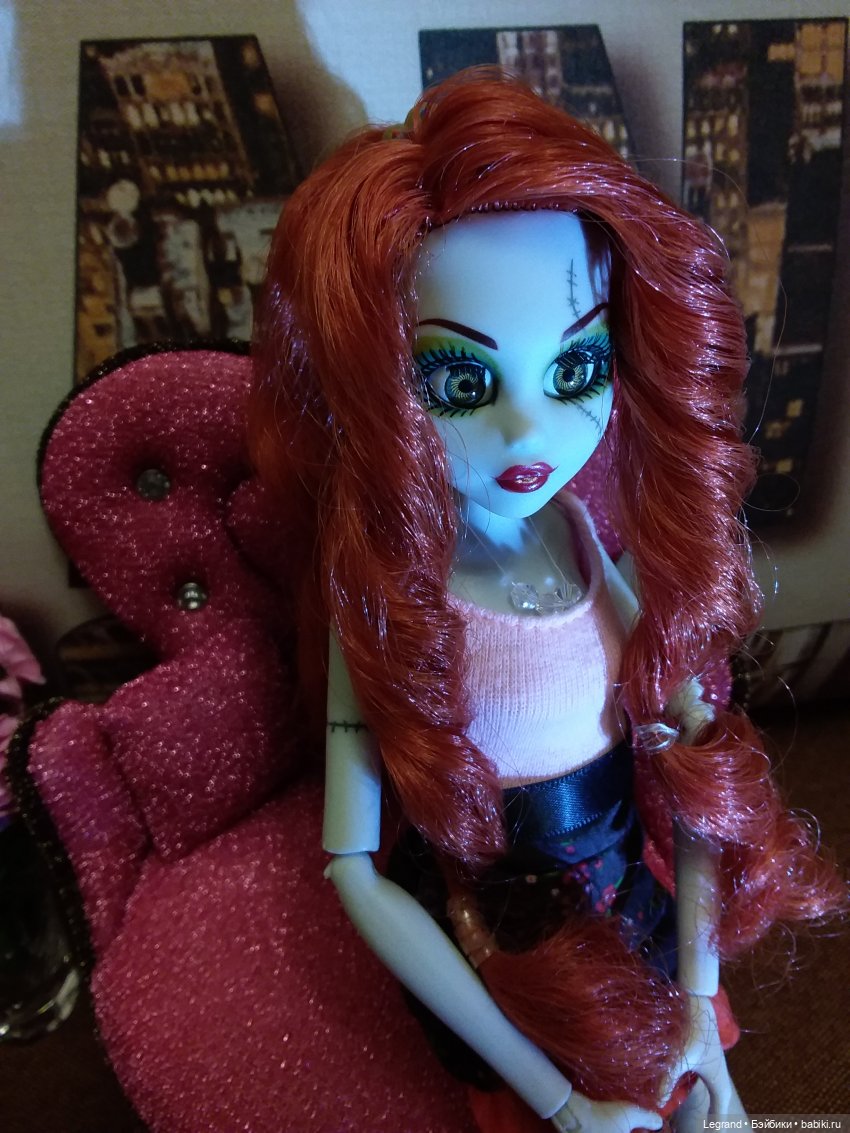 Девочки от WowWee (линейка Once Upon A Zombie)