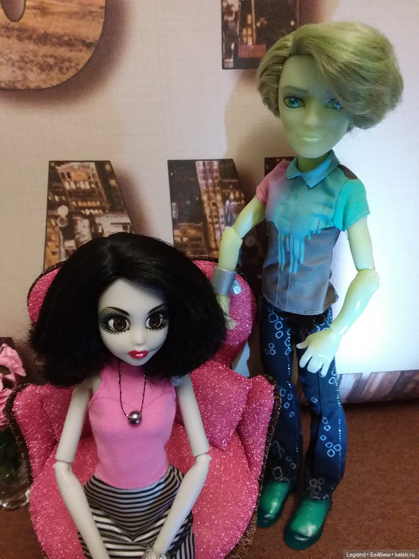 Девочки от WowWee (линейка Once Upon A Zombie)