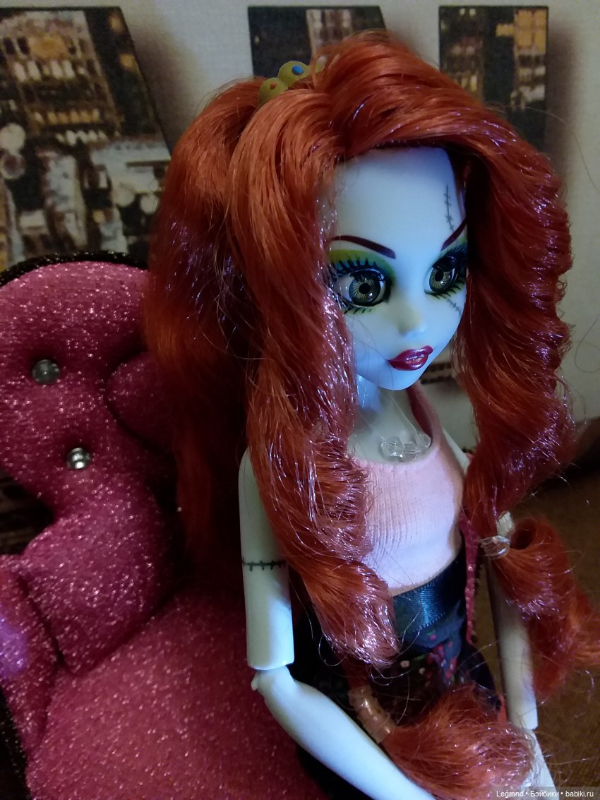 Девочки от WowWee (линейка Once Upon A Zombie)