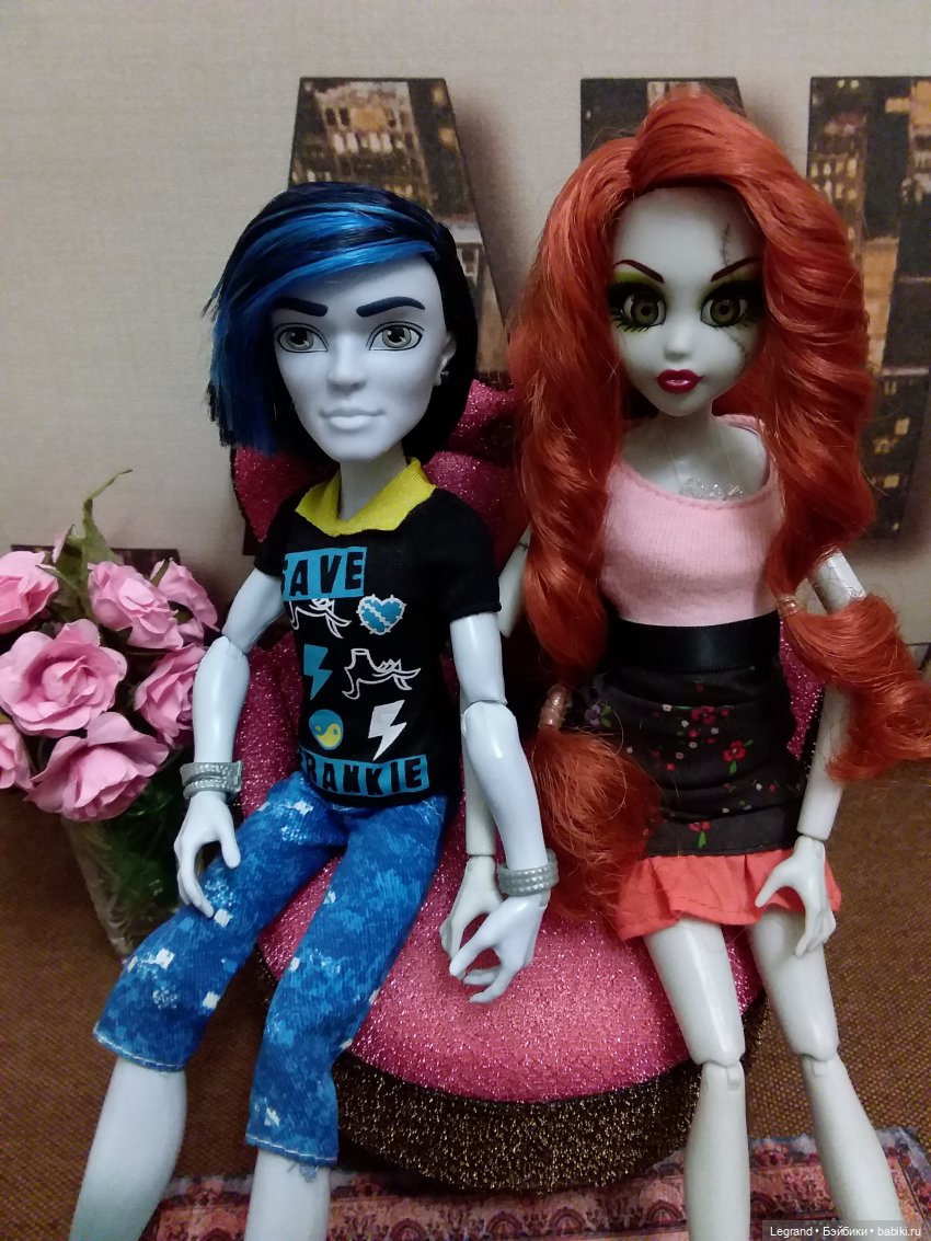 Девочки от WowWee (линейка Once Upon A Zombie)