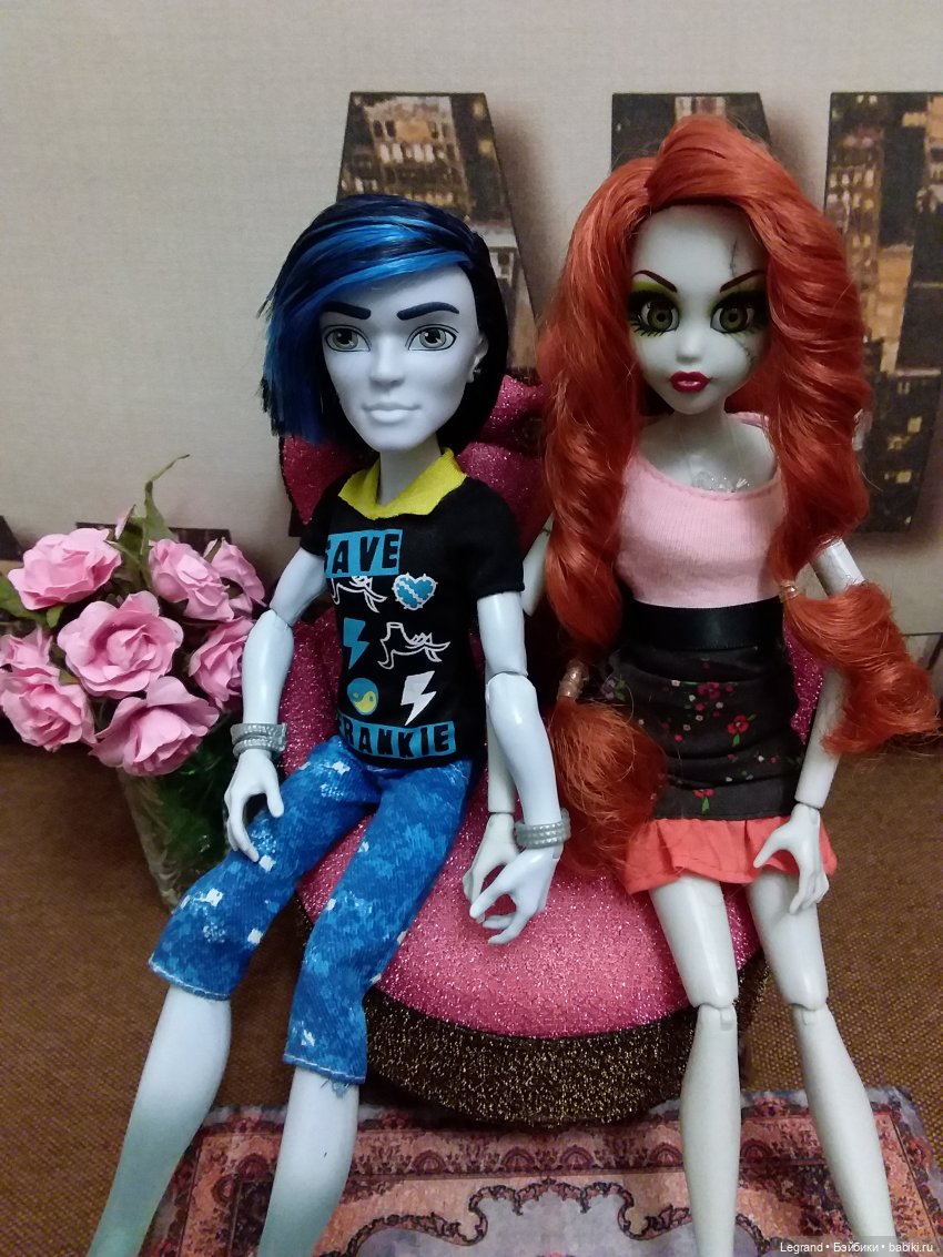 Девочки от WowWee (линейка Once Upon A Zombie)