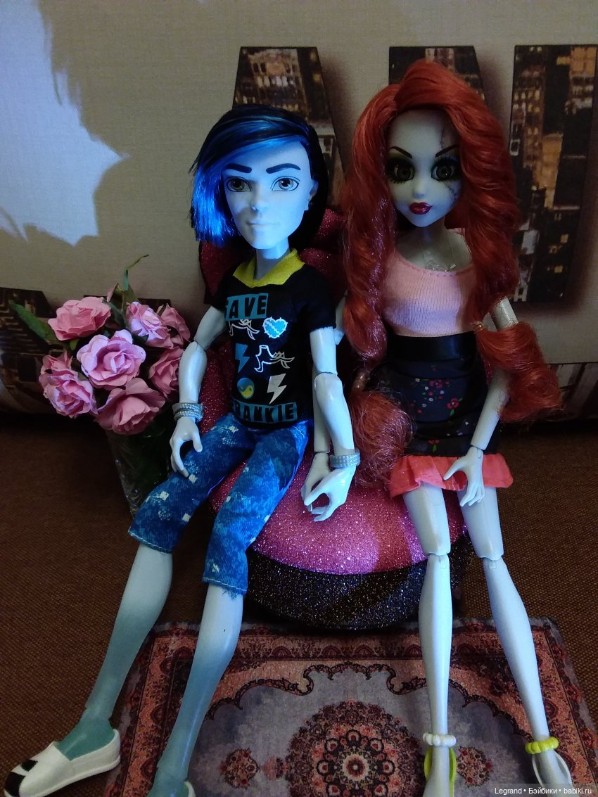 Девочки от WowWee (линейка Once Upon A Zombie)