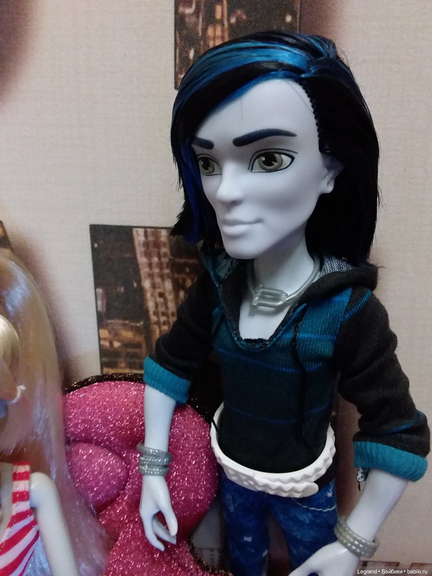 Девочки от WowWee (линейка Once Upon A Zombie)