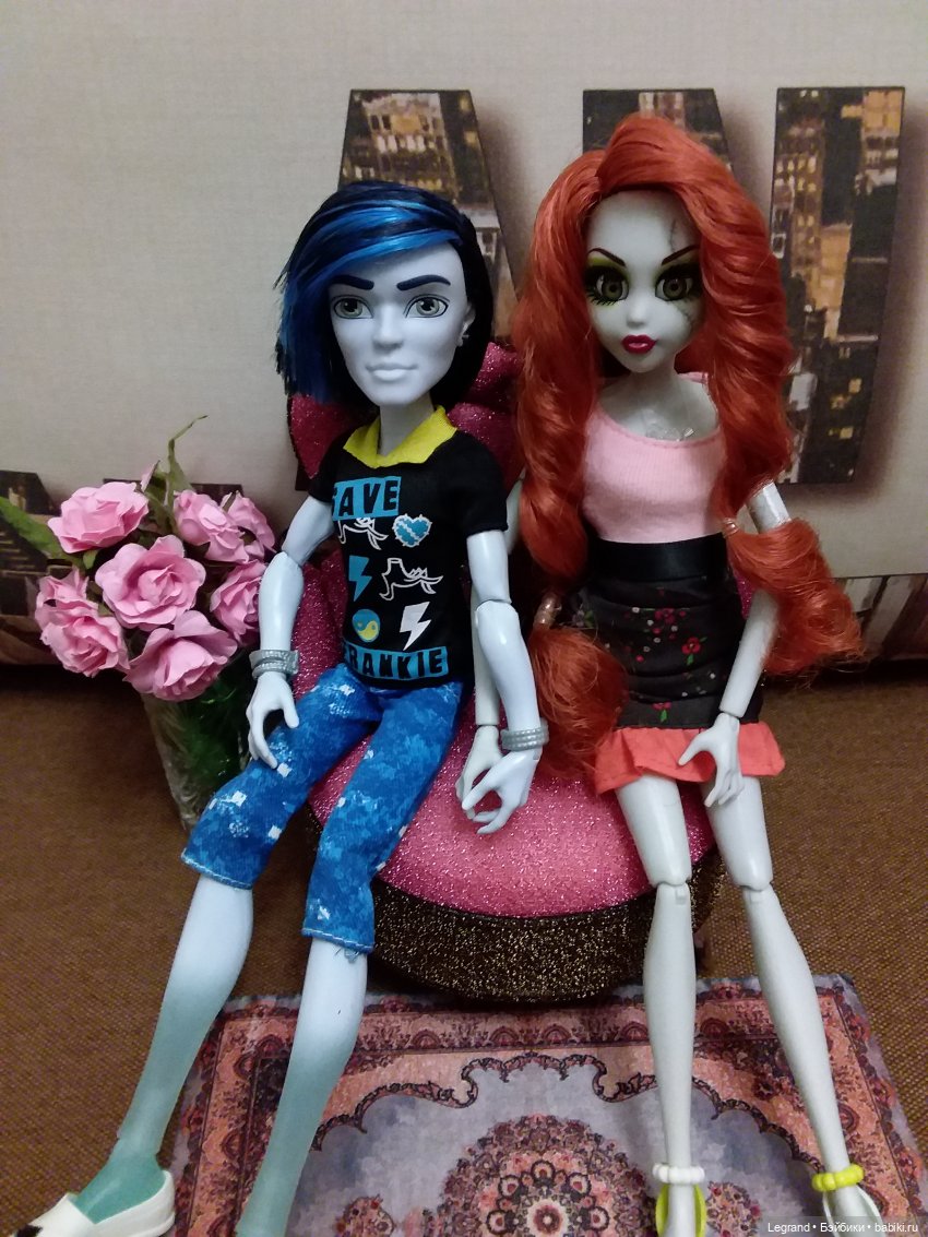 Девочки от WowWee (линейка Once Upon A Zombie)