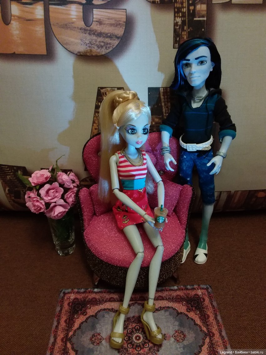 Девочки от WowWee (линейка Once Upon A Zombie)