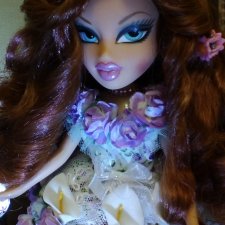 Анаис в новом платье