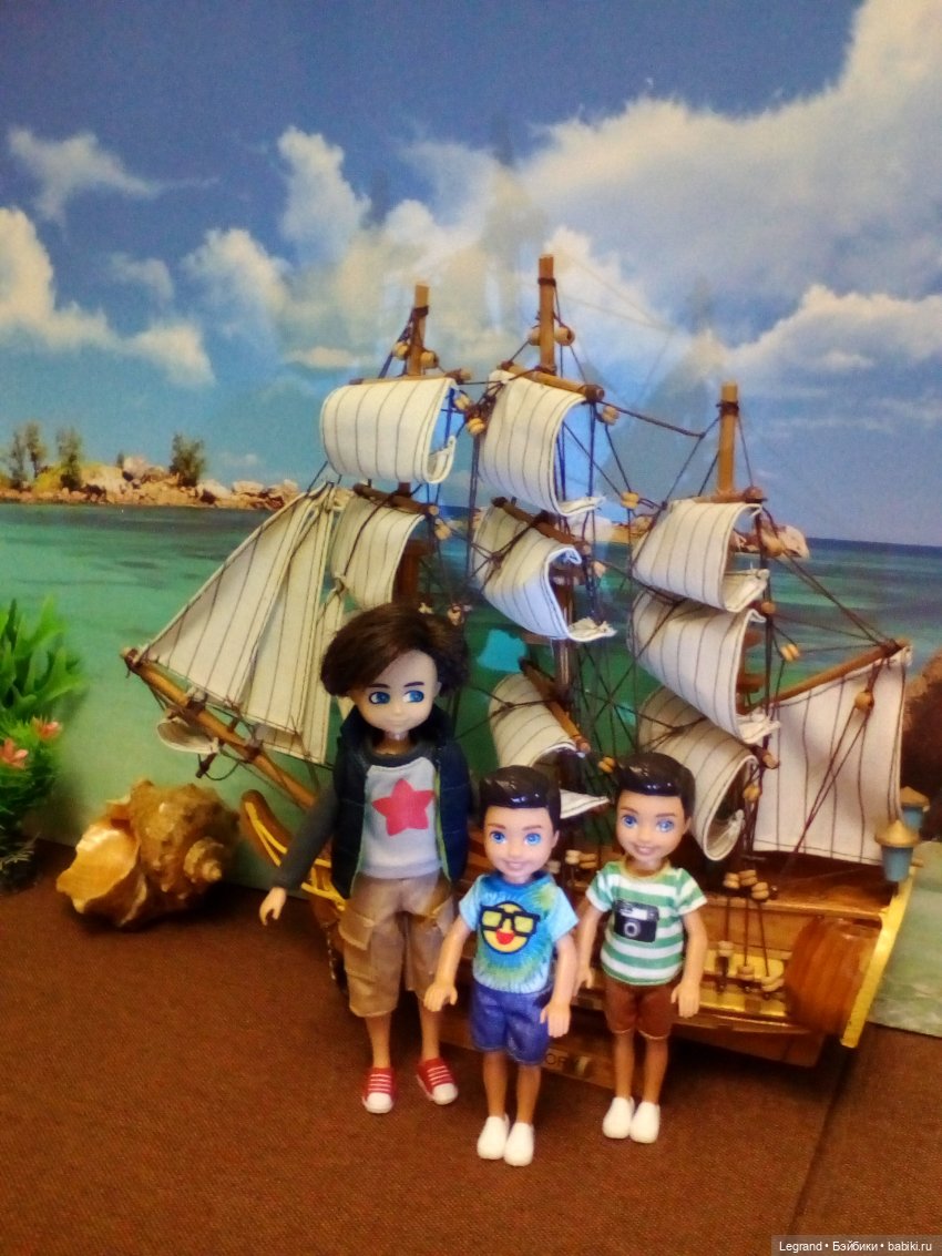 Мальчики на побережье. Парусник (фото 8)