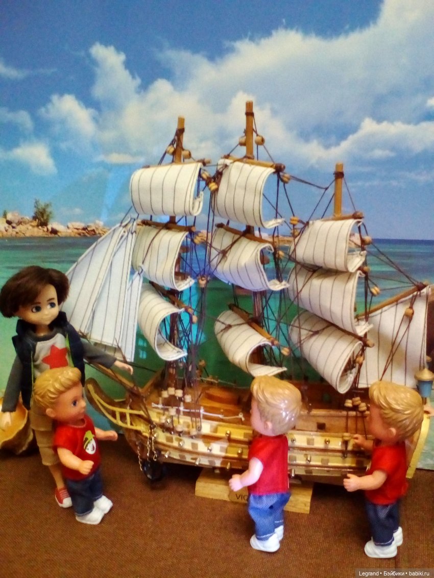 Мальчики на побережье. Парусник (фото 3)