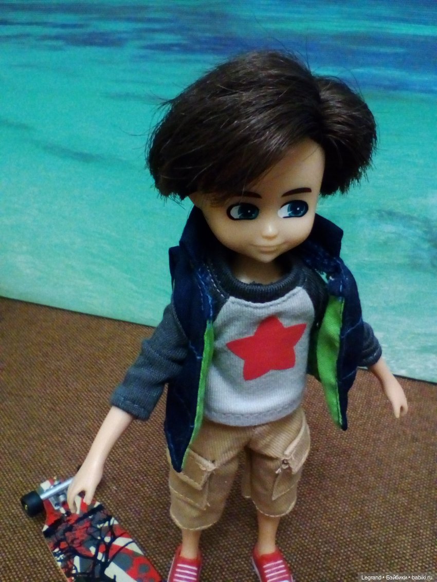 Мальчики на побережье. Парусник