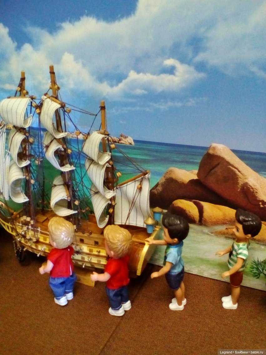 Мальчики на побережье. Парусник (фото 4)