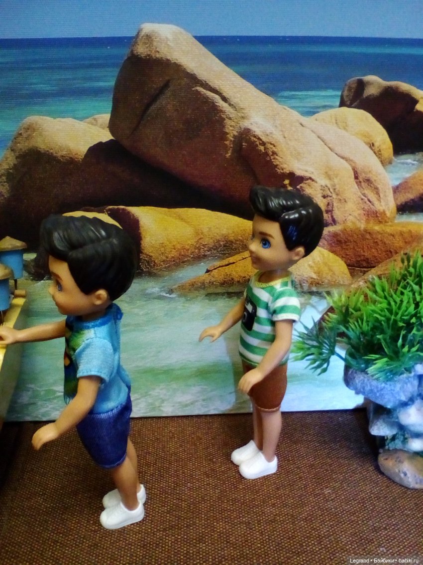 Мальчики на побережье. Парусник (фото 7)