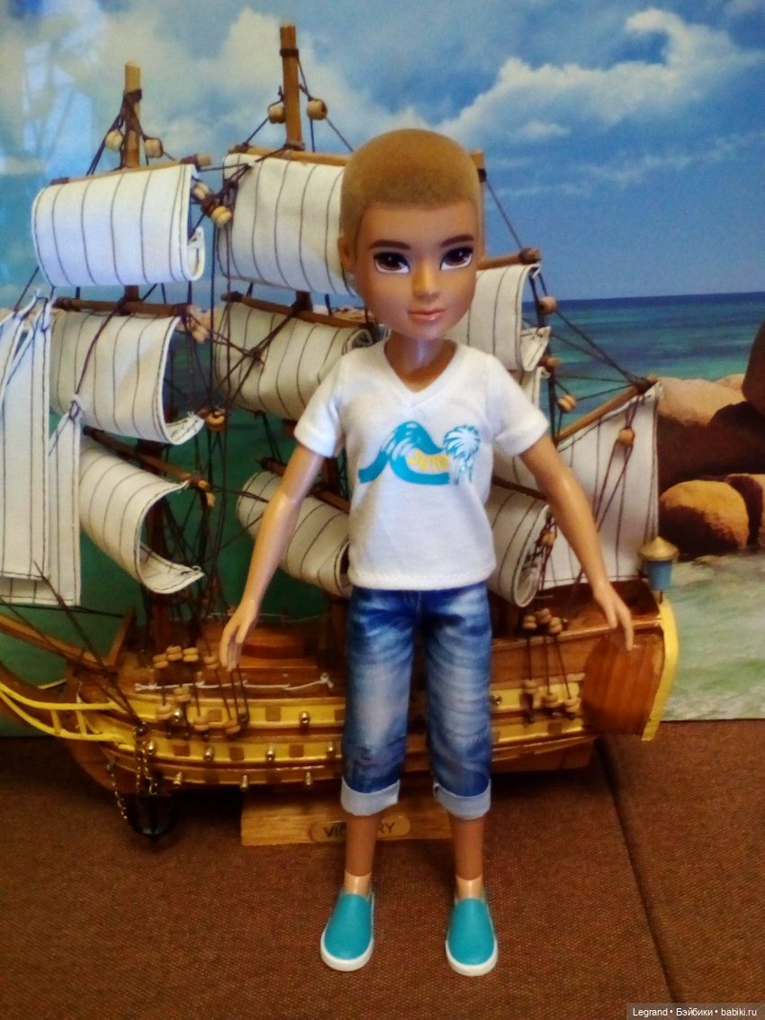 Мальчики на побережье. Парусник (фото 2)