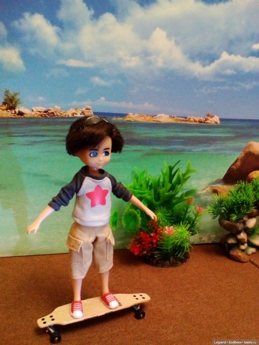 Оливье Ламбер и другие ребята на побережье