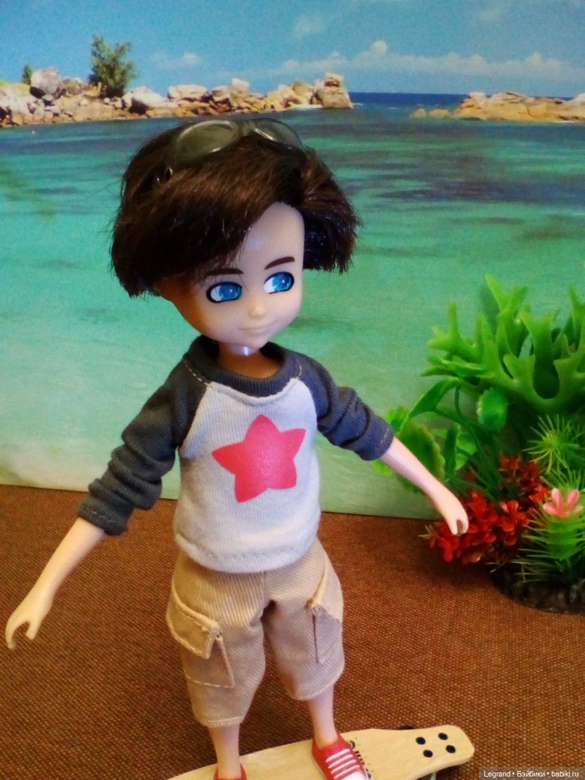 Оливье Ламбер и другие ребята на побережье