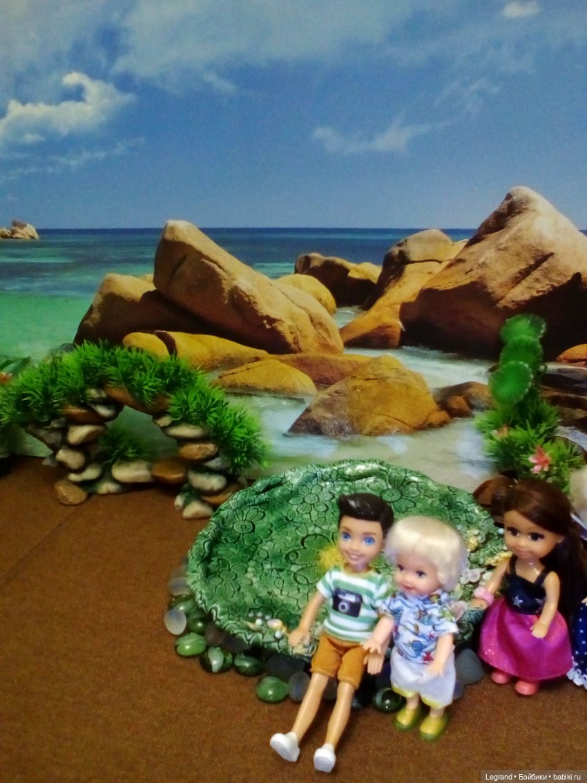 Оливье Ламбер и другие ребята на побережье