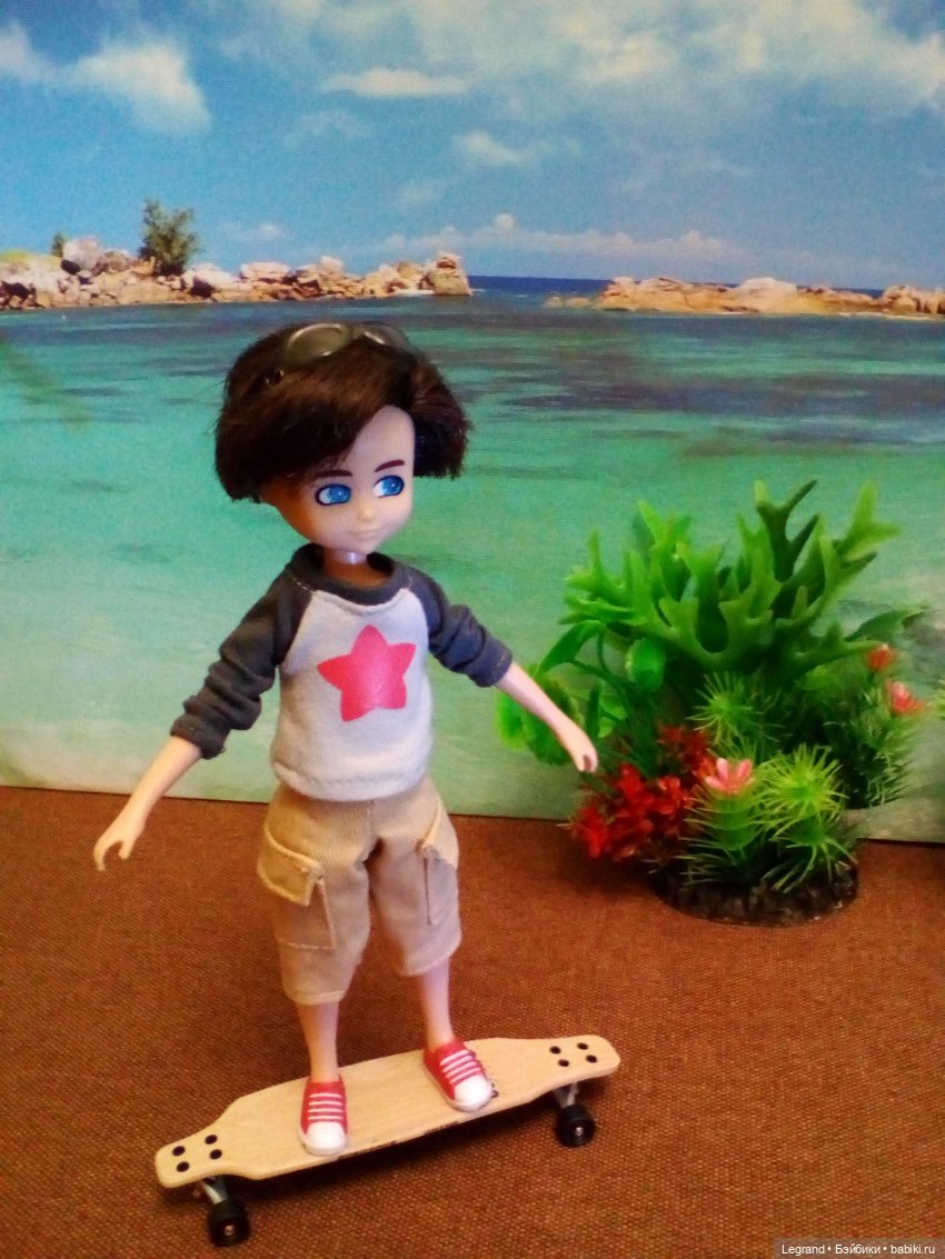 Оливье Ламбер и другие ребята на побережье