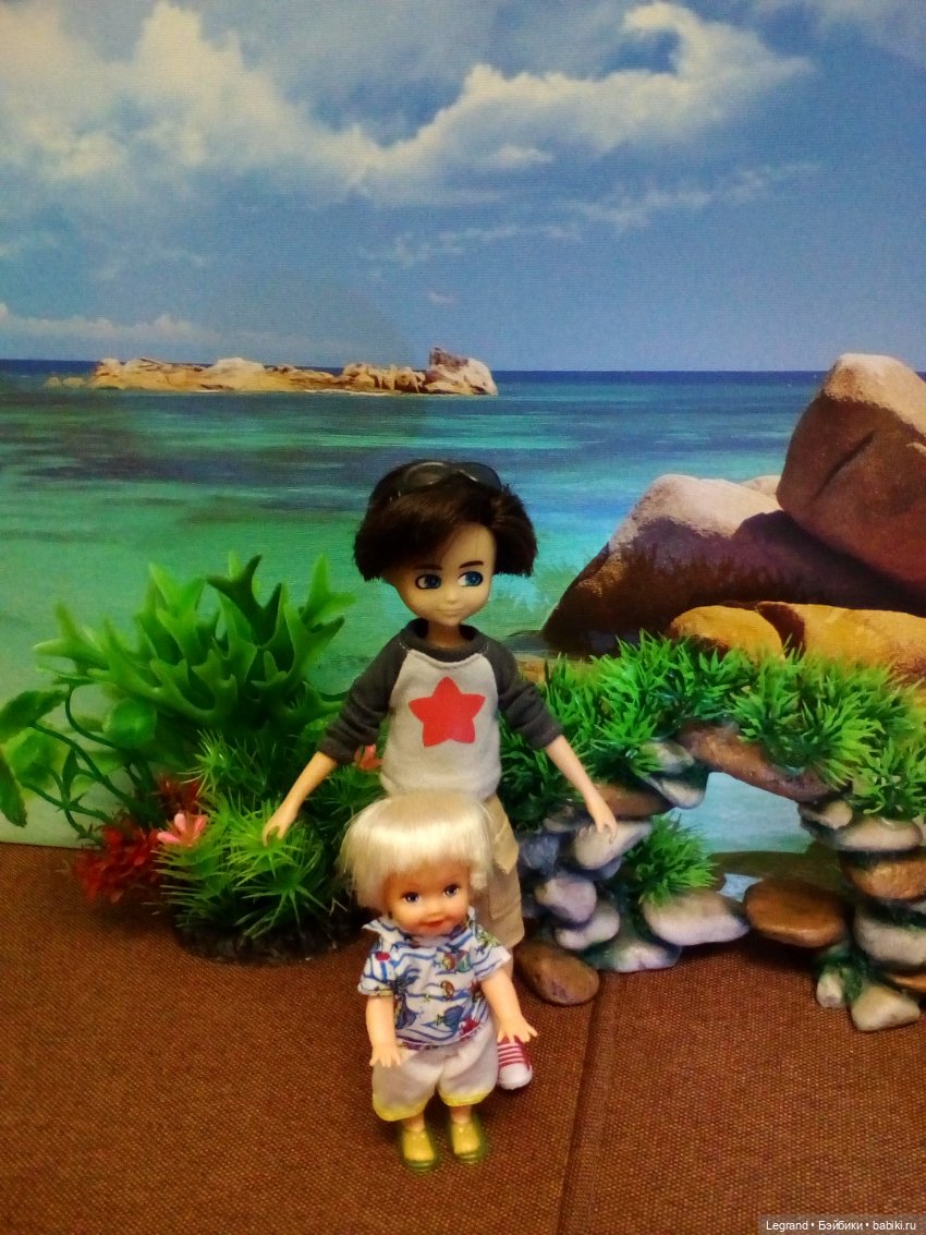 Оливье Ламбер и другие ребята на побережье