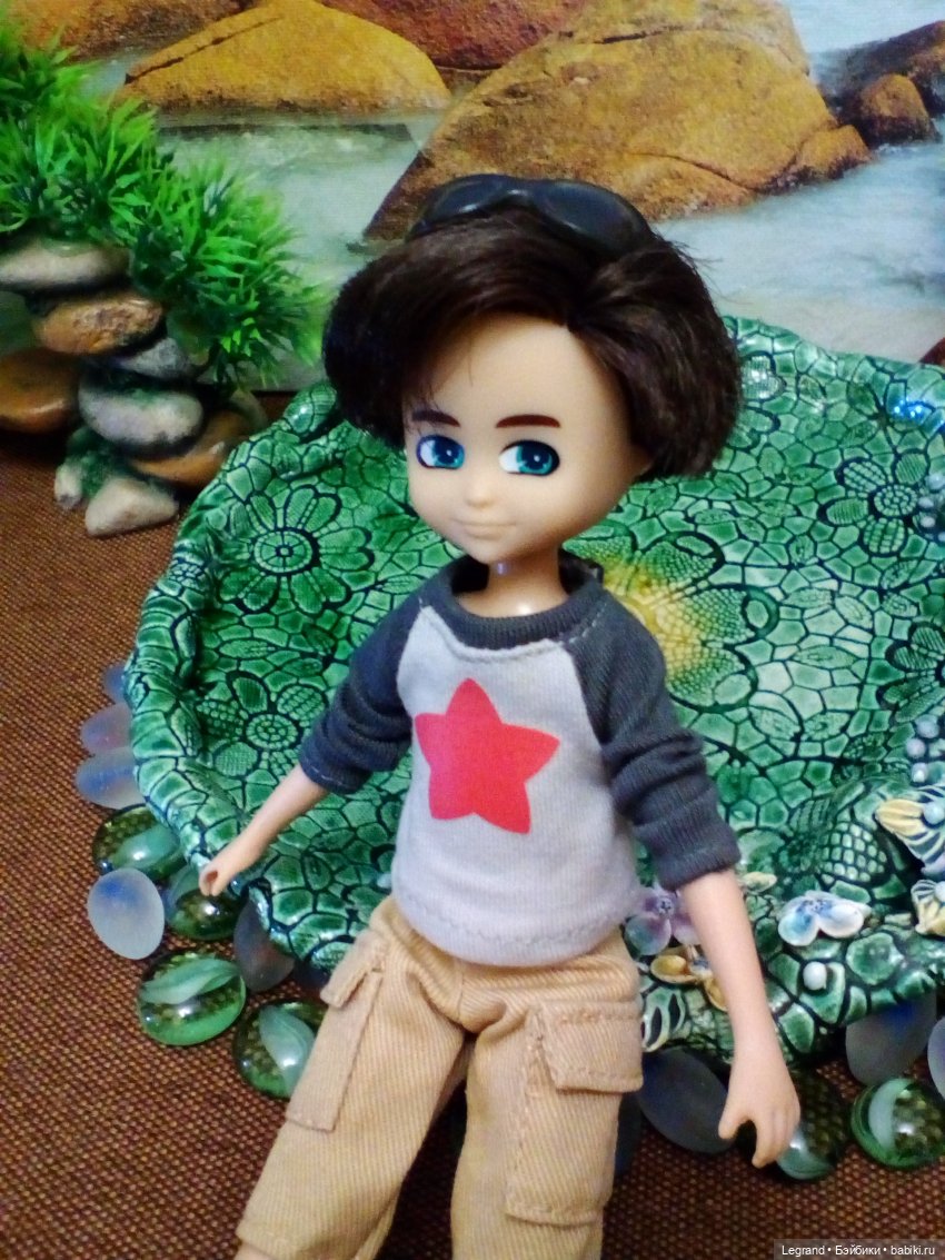 Оливье Ламбер и другие ребята на побережье