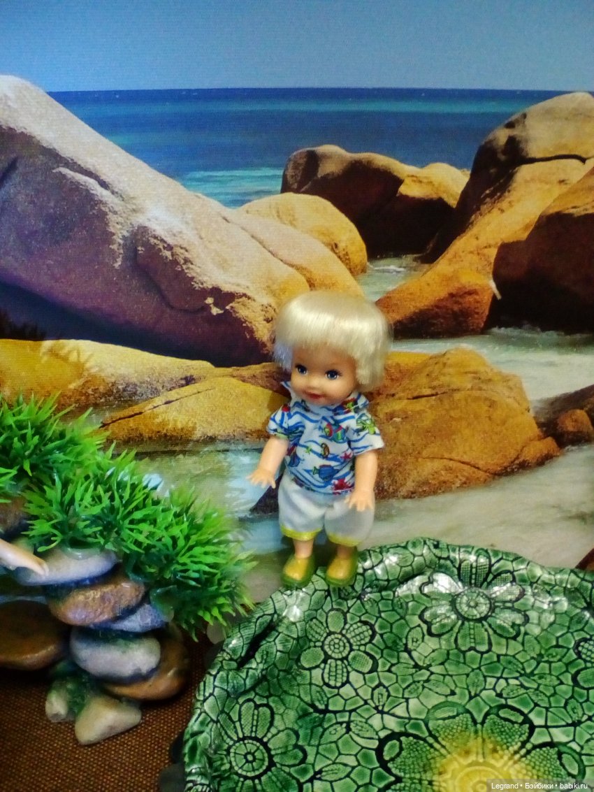 Оливье Ламбер и другие ребята на побережье