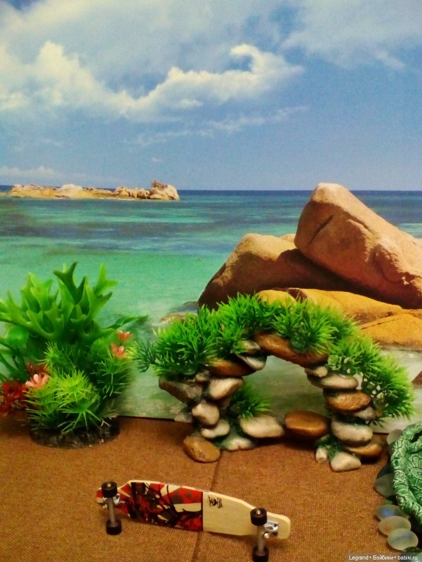 Оливье Ламбер и другие ребята на побережье