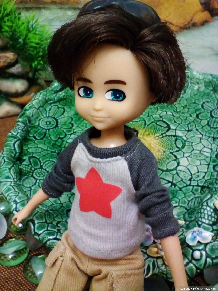 Оливье Ламбер и другие ребята на побережье