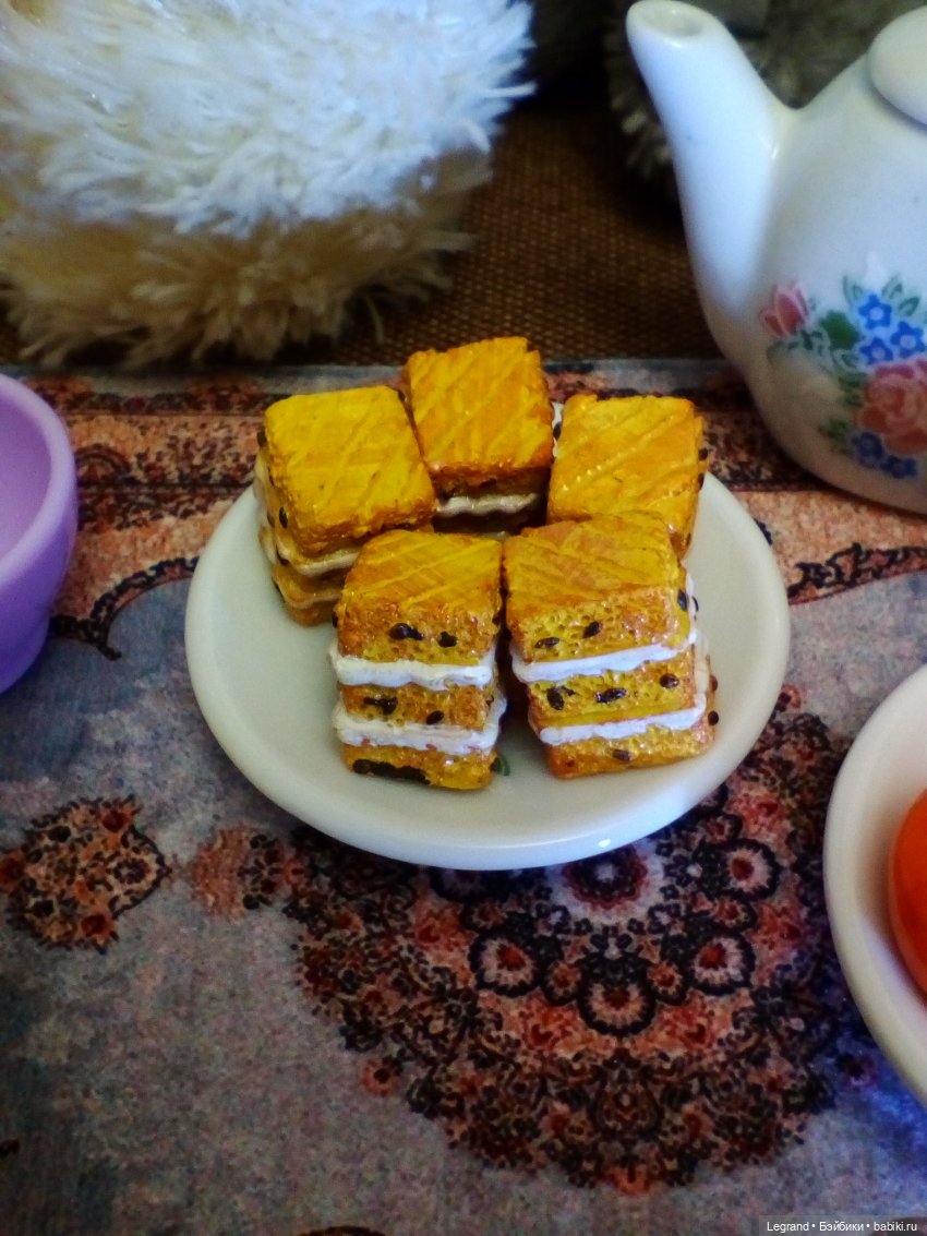 Гри и Пембе за вечерним чаем