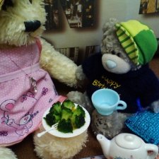 Гри и Пембе за вечерним чаем