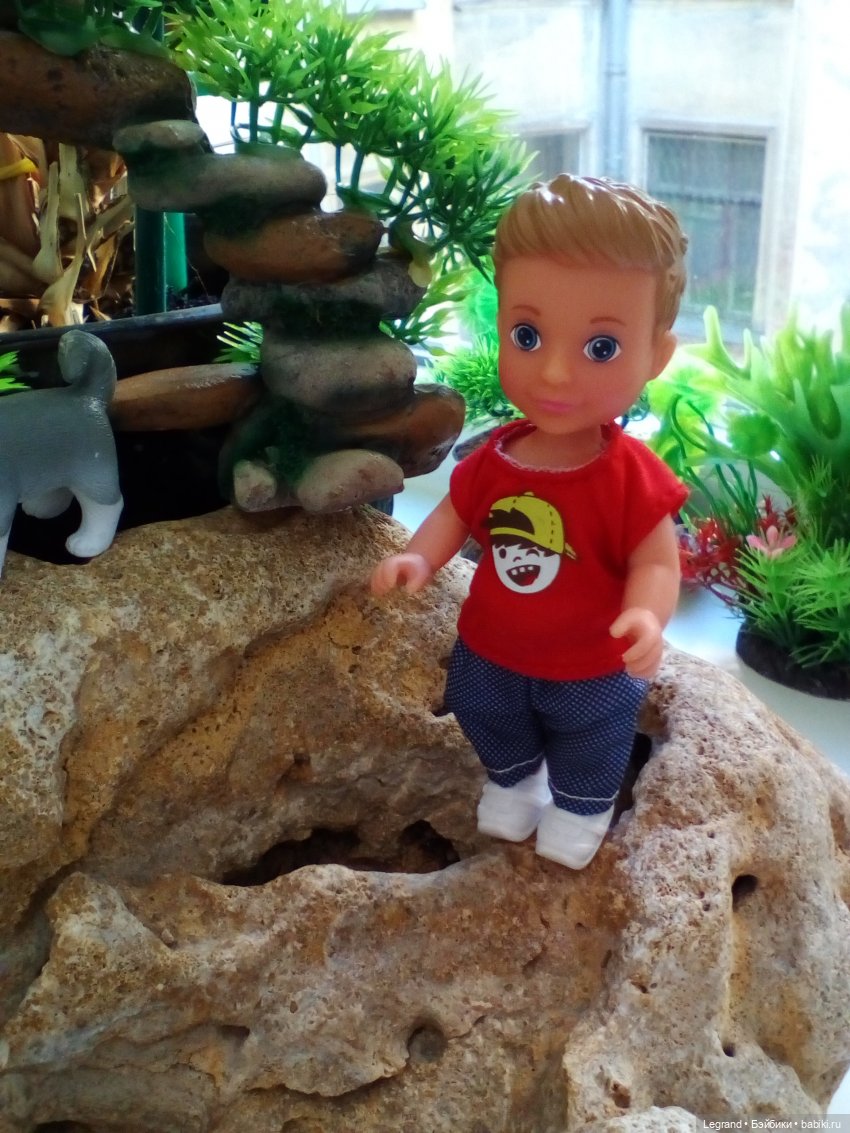 "Мелкие" мальчики: прогулка с собачками (фото 5)