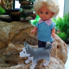 "Мелкие" мальчики: прогулка с собачками