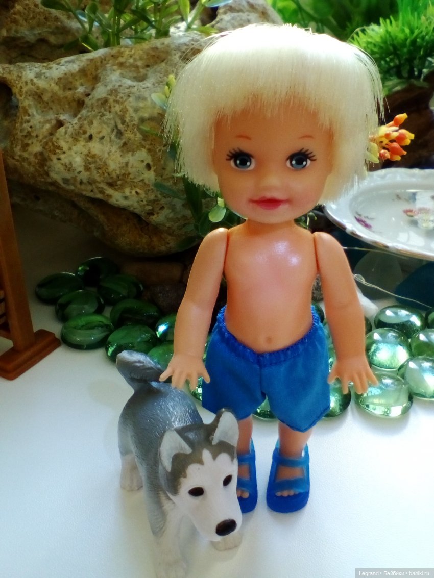 Маленькие луренцы на утренней пробежке