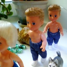 Маленькие луренцы на утренней пробежке