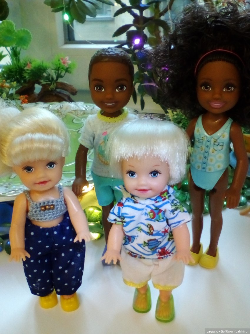 Лурения. Сад. Камилла в купальнике