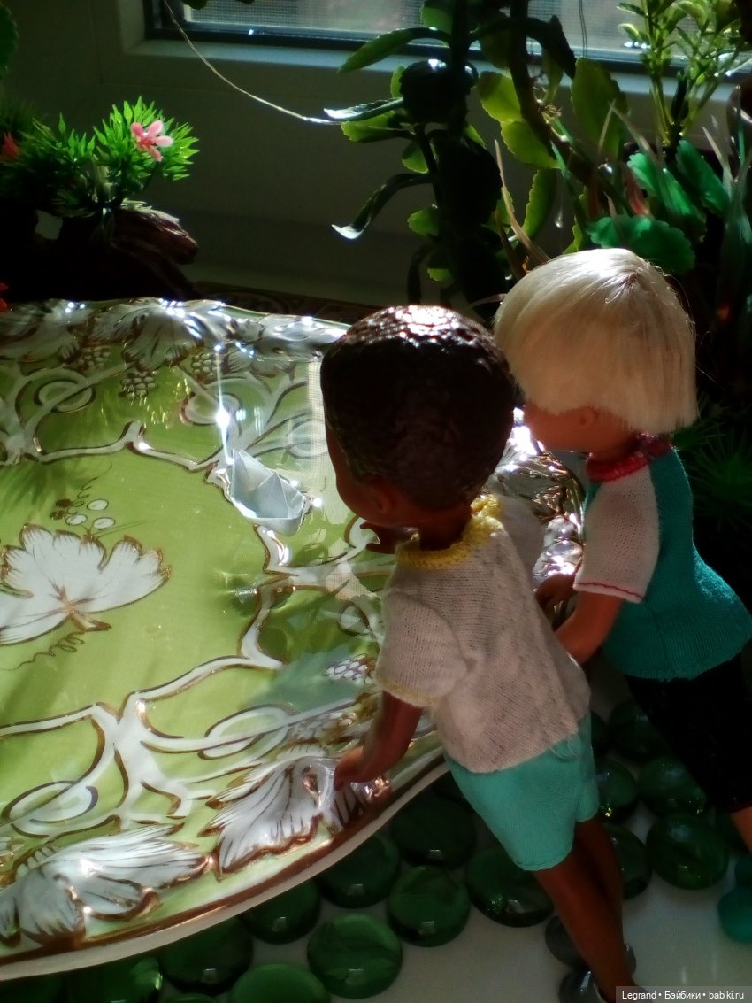 Лурения. Сад. Бумажные кораблики