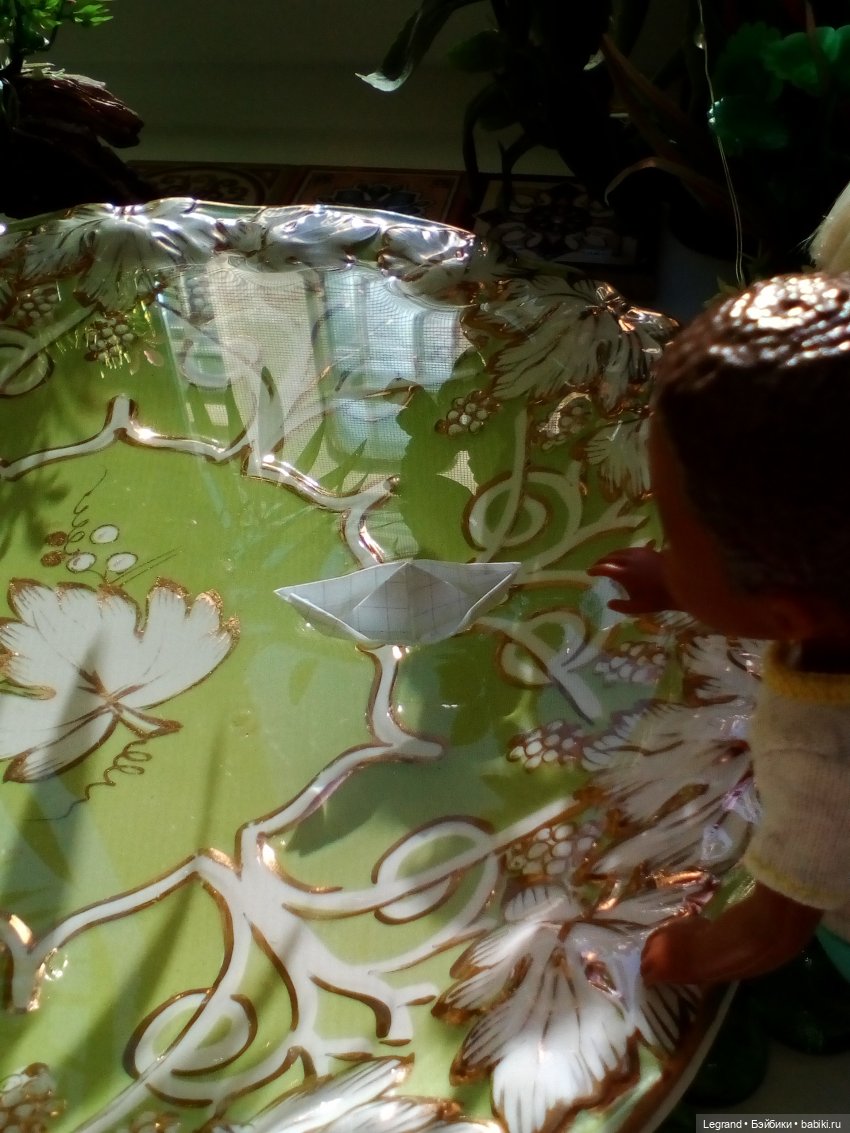 Лурения. Сад. Бумажные кораблики