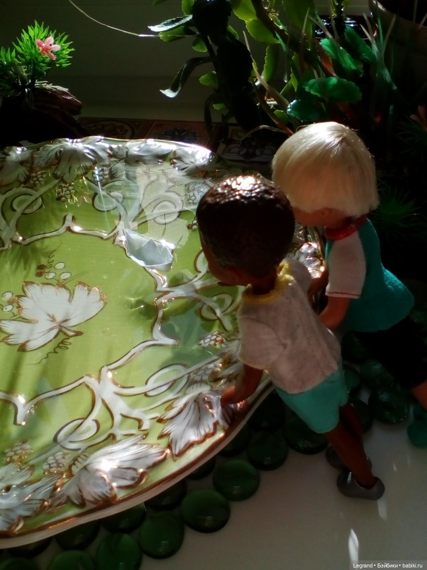 Лурения. Сад. Бумажные кораблики